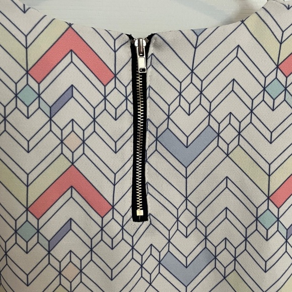 Geometric Patterned Top - Picture 4 of 4